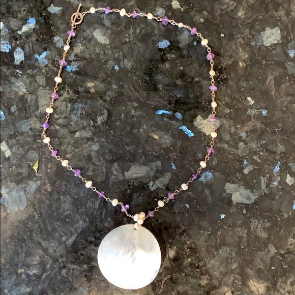 Mother of Pearl necklace and coordinating bracelet - Picture 2 of 3